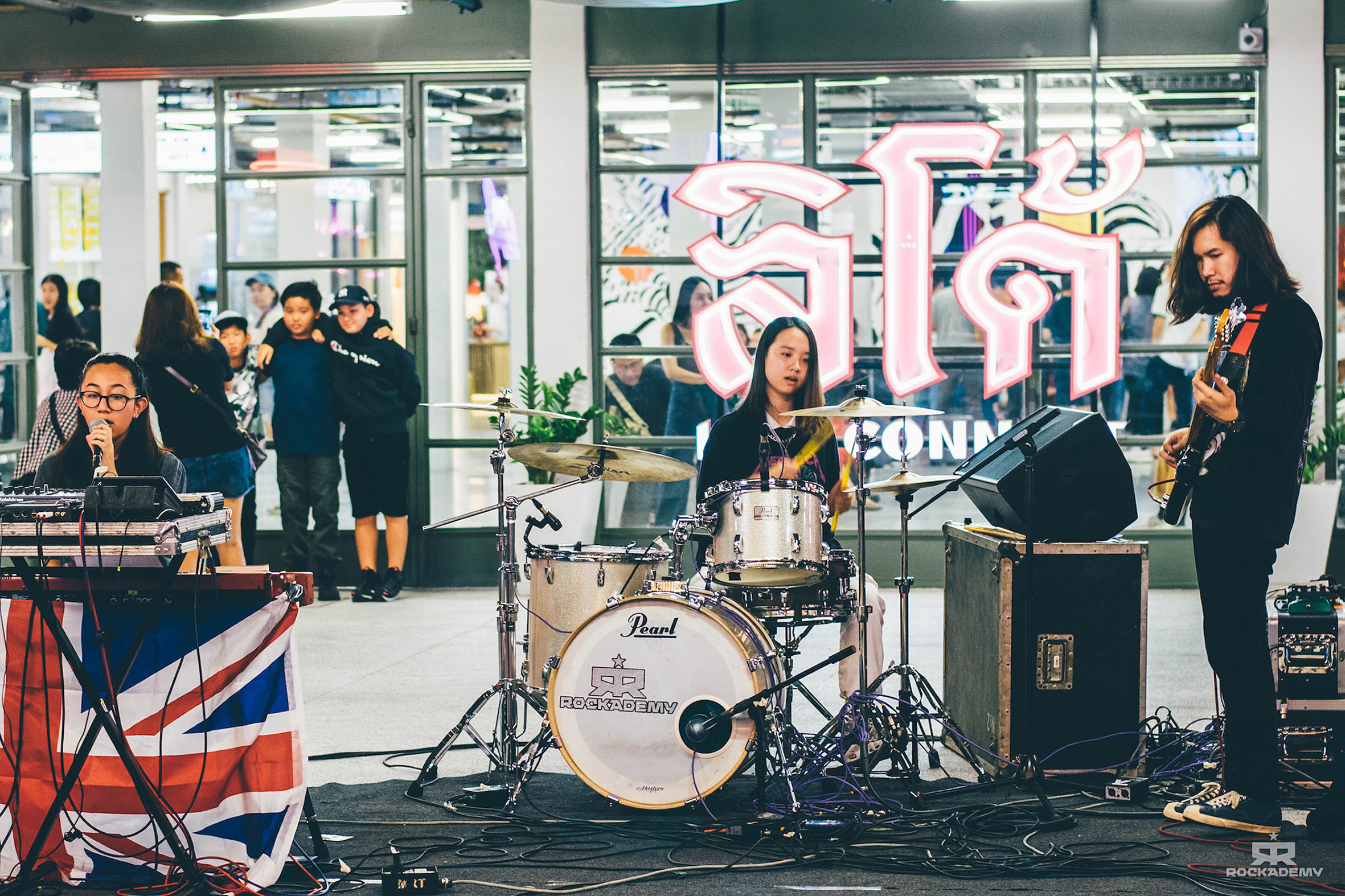 Rockademy Presents Play-T ‘British Invasion’ พบกับ Bomb At Track, De Flamingo, Tilly Birds